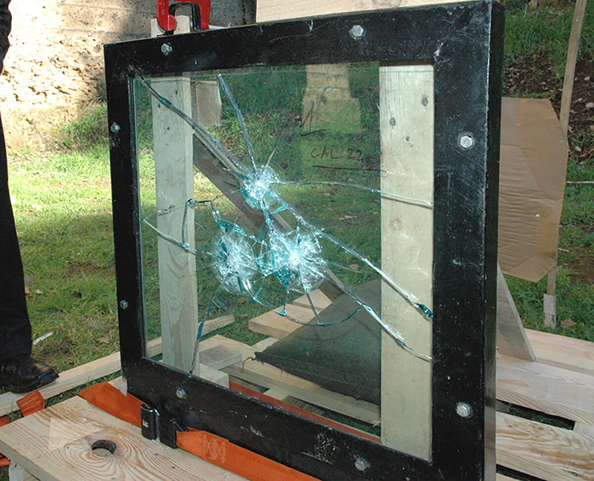 Pellicole microbalistiche applicate su vetro 12 mm antiproiettile